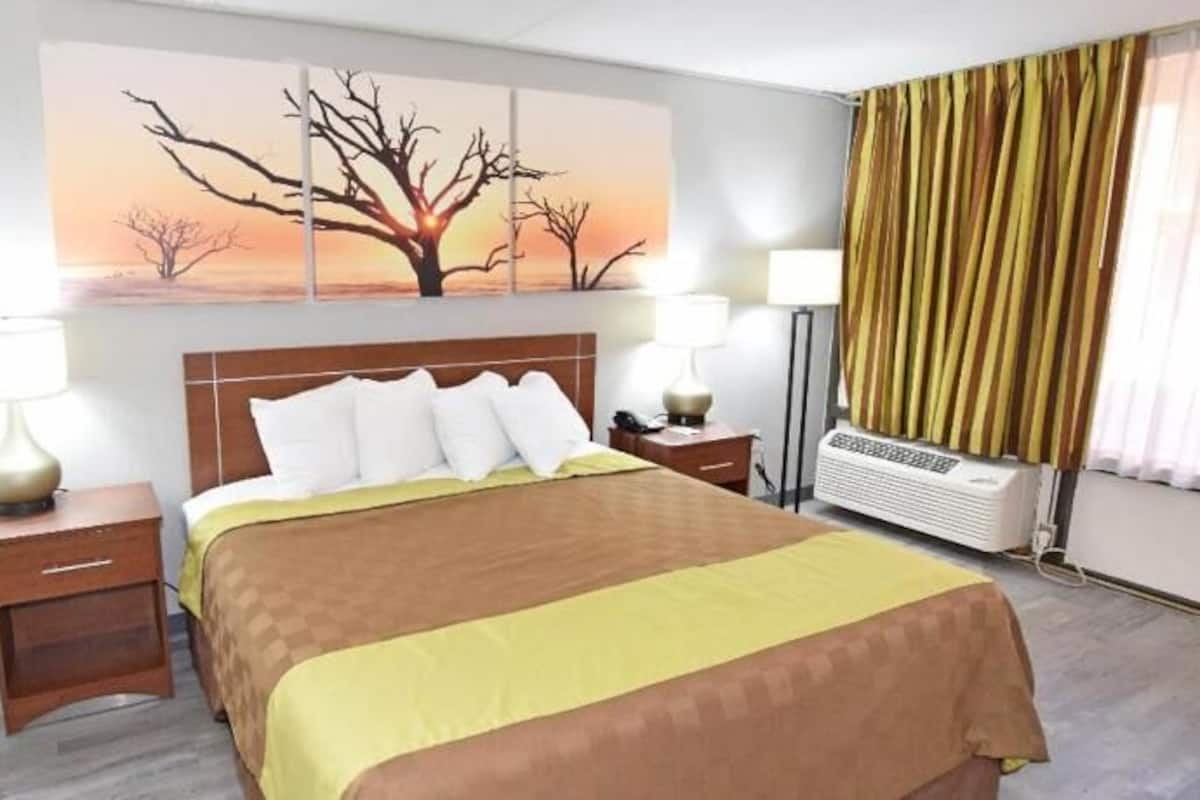 Desk, iron/ironing board, free WiFi, bed sheets