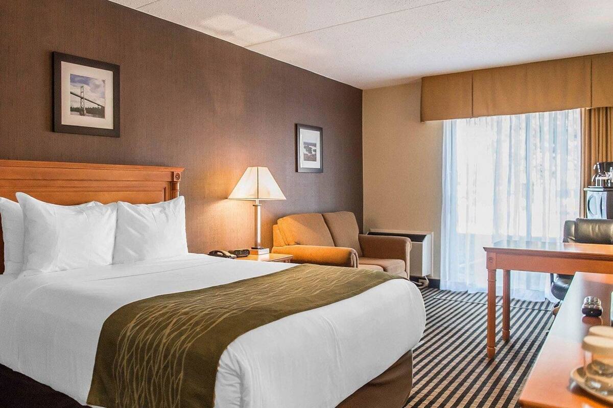 特厚豪華床墊、書桌、遮光窗簾/窗簾、熨斗/熨衫板