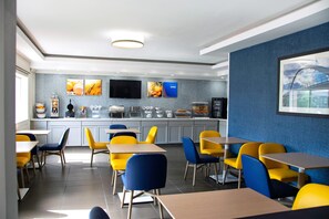 Free continental breakfast 