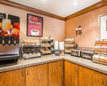 Econo Lodge Pigeon Forge Riverside - Image 37
