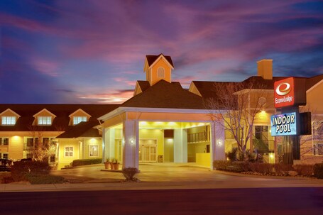 Econo Lodge Pigeon Forge Riverside - Image 4
