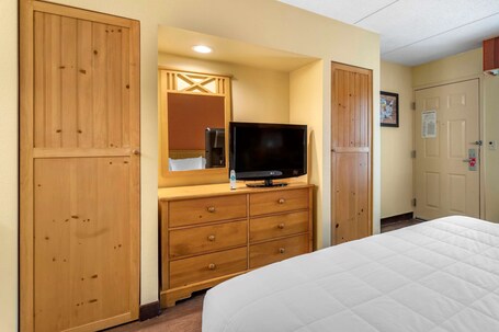 Econo Lodge Pigeon Forge Riverside - Image 99