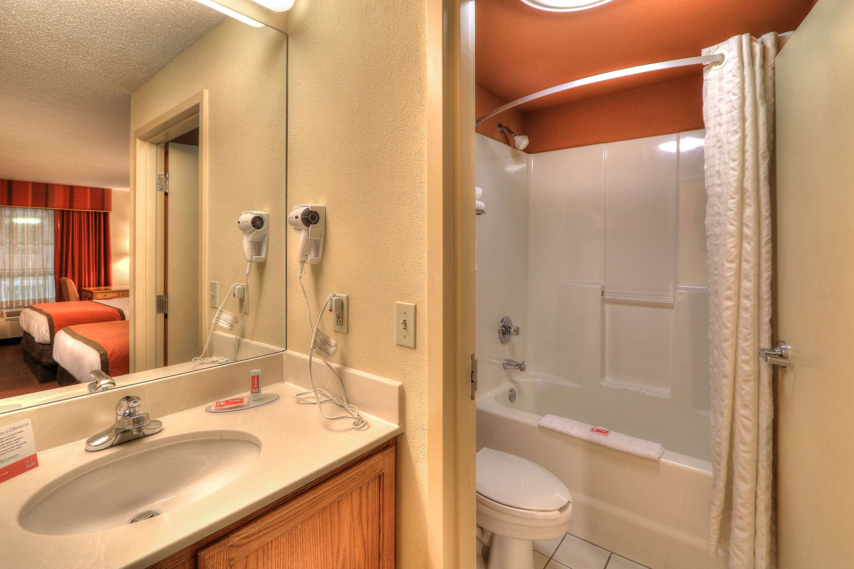 combined shower/bathtub, eco-friendly toiletries, hair dryer, towels