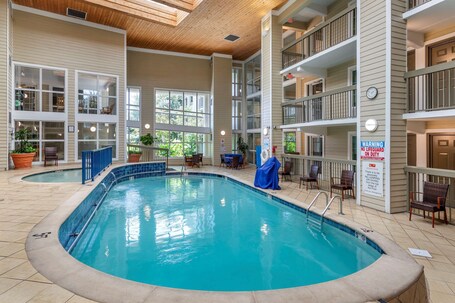 Econo Lodge Pigeon Forge Riverside - Image 36