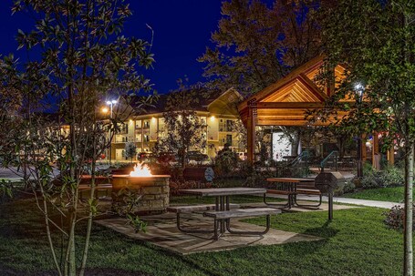 Econo Lodge Pigeon Forge Riverside - Image 3