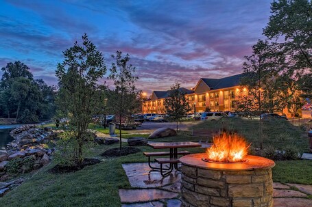 Econo Lodge Pigeon Forge Riverside - Image 13