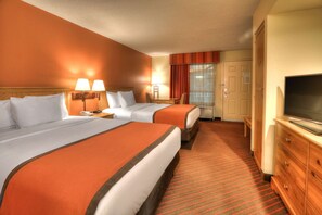 Premium bedding, desk, iron/ironing board, free WiFi - Econo Lodge Pigeon Forge Riverside (Pigeon Forge)