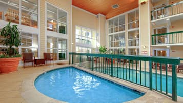 Una piscina cubierta