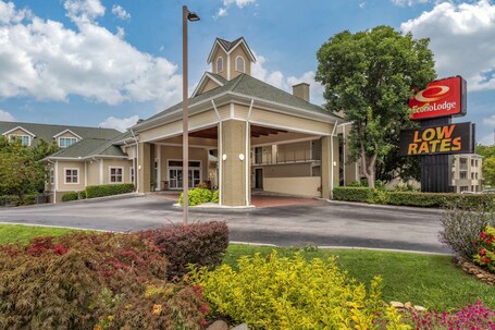 Econo Lodge Pigeon Forge Riverside - Image 91