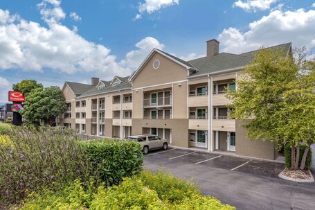 Econo Lodge Pigeon Forge Riverside - Image 77