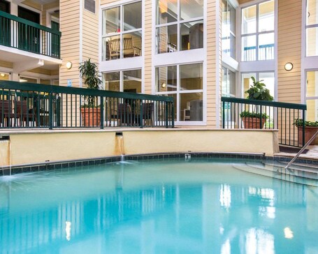 Econo Lodge Pigeon Forge Riverside - Image 74