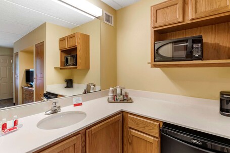 Econo Lodge Pigeon Forge Riverside - Image 48
