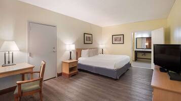 Pillowtop beds, in-room safe, desk, blackout drapes