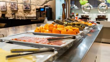 Sarapan prasmanan setiap hari (AUD 30 per orang)