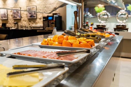 Daily buffet breakfast (AUD 30 per person)