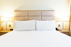 Hochwertige Bettwaren, Pillowtop-Betten, Zimmersafe, Schreibtisch