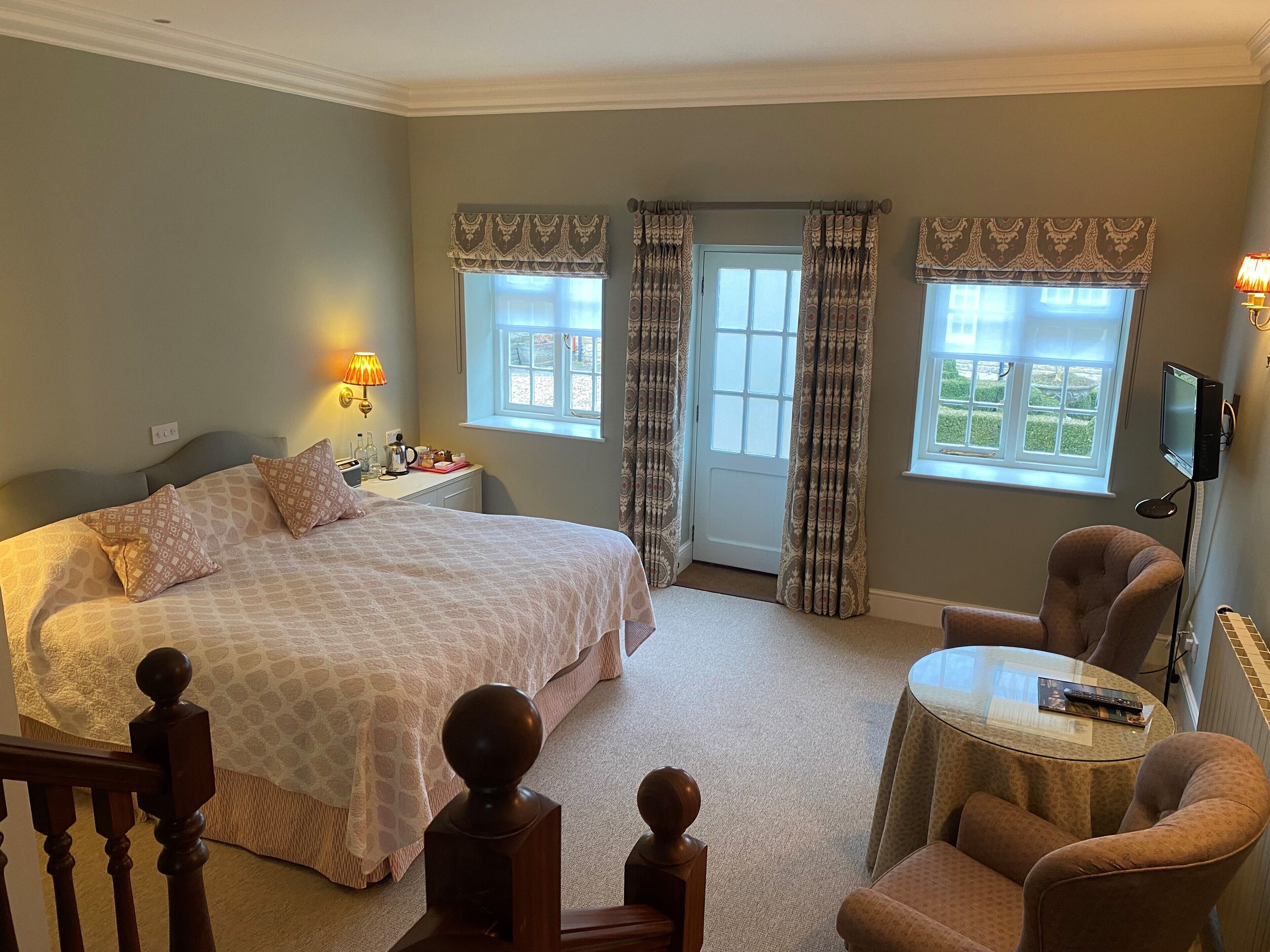 Quarto casal ou duplo superior | Cofres nos quartos, Wi-Fi de cortesia, roupa de cama, despertadores