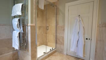 Superior kamer, 1 twee- of 2 eenpersoonsbedden | Badkamer | Een haardroger, badjassen, handdoeken