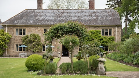 Exterior. Plumber Manor