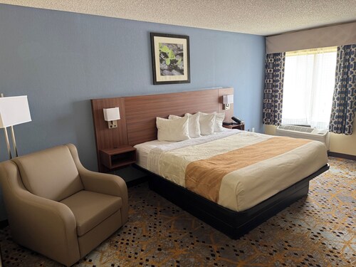 Holiday Lodge Hotel & Conference Center
