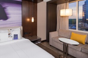 Room, 1 King Bed, Non Smoking | Premium bedding, down comforters, in-room safe, desk