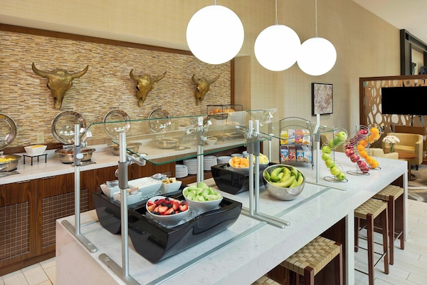 Daily cooked-to-order breakfast (USD 19.95 per person)