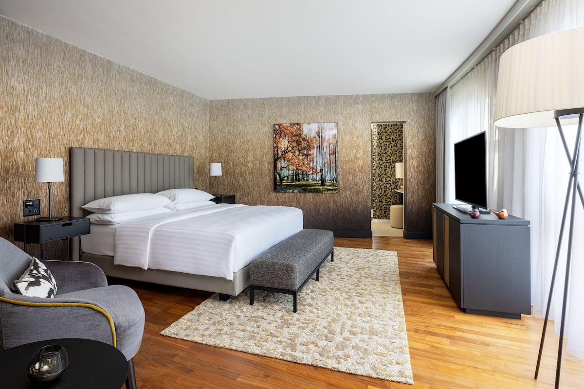 Presidential Suite, 1 Double Bed, Non Smoking | 1 bedroom, premium bedding, minibar, in-room safe