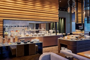 Daily buffet breakfast (CHF 40 per person)