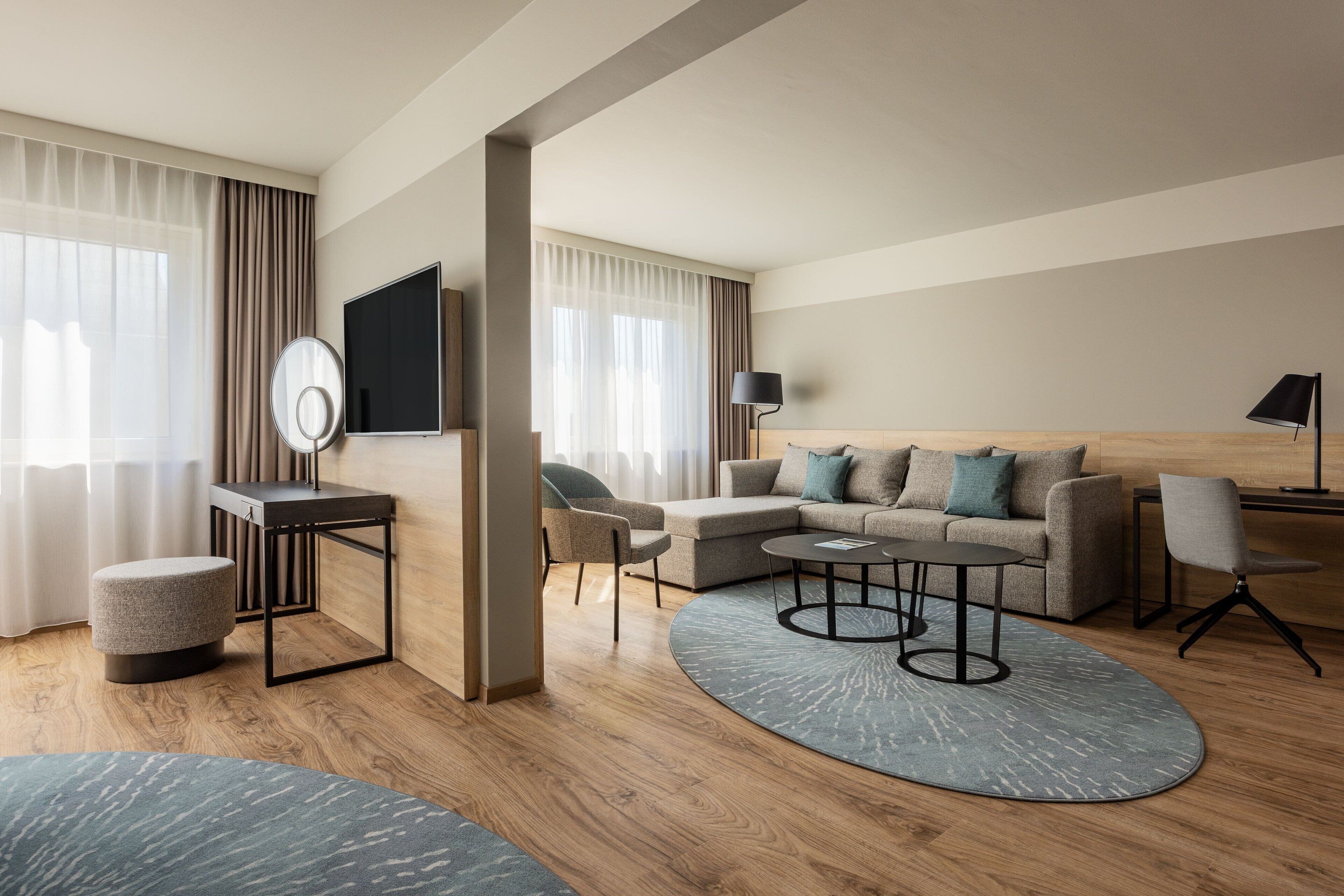 deluxe suite, 1 double bed, non smoking | living room | smart tv