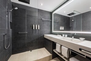 Club Room, 1 King Bed | Bathroom | Combined shower/bathtub, designer toiletries, hair dryer, slippers