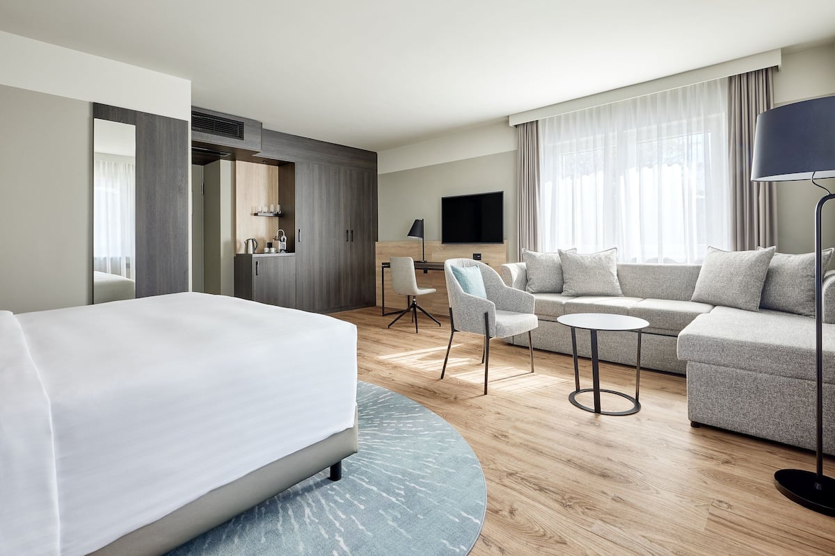 Junior Suite, 1 Double Bed, Non Smoking | 1 bedroom, premium bedding, minibar, in-room safe