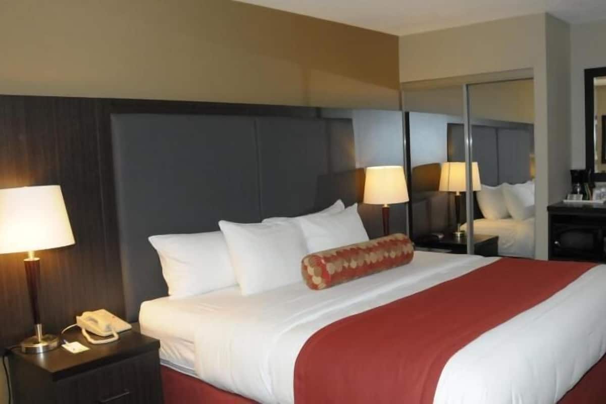 Desk, iron/ironing board, free WiFi, bed sheets