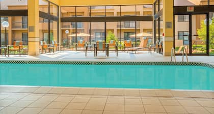 Courtyard by Marriott Chicago Deerfield