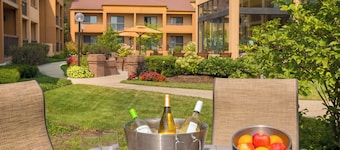 Courtyard by Marriott Chicago Deerfield