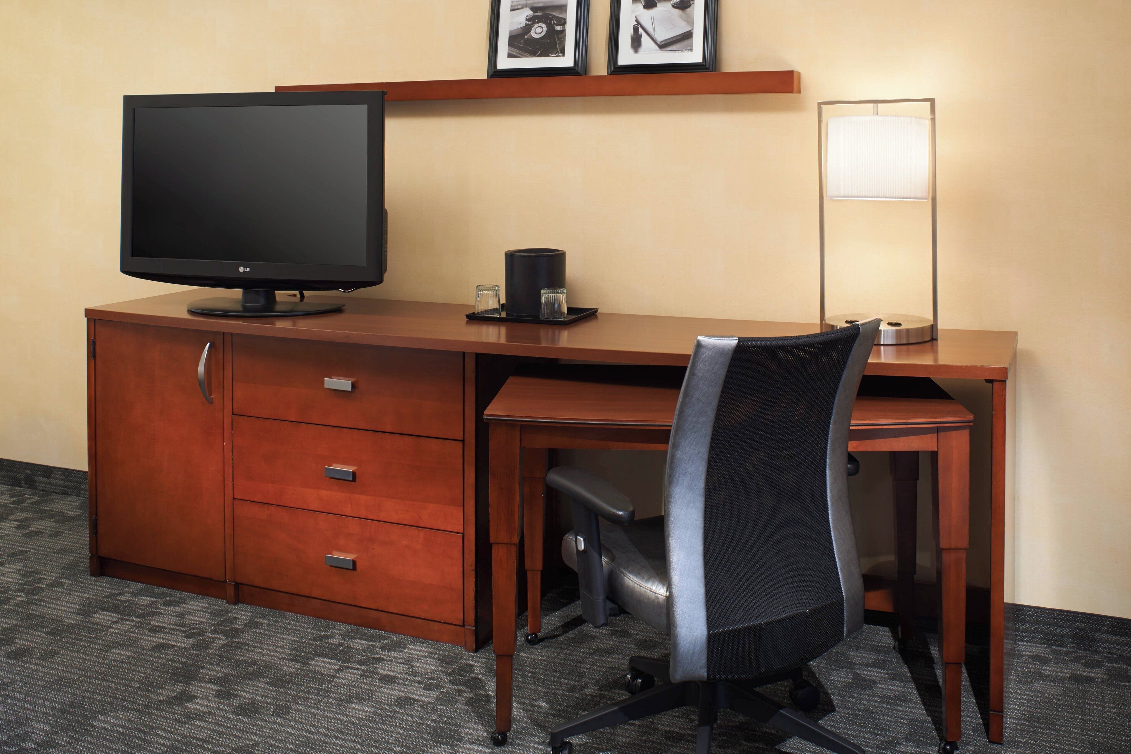 hypo-allergenic bedding, in-room safe, desk, soundproofing