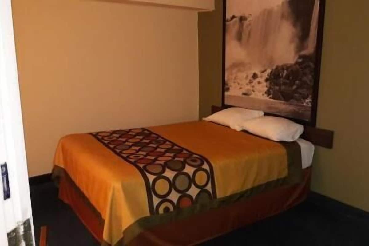 Desk, iron/ironing board, free cots/infant beds, rollaway beds