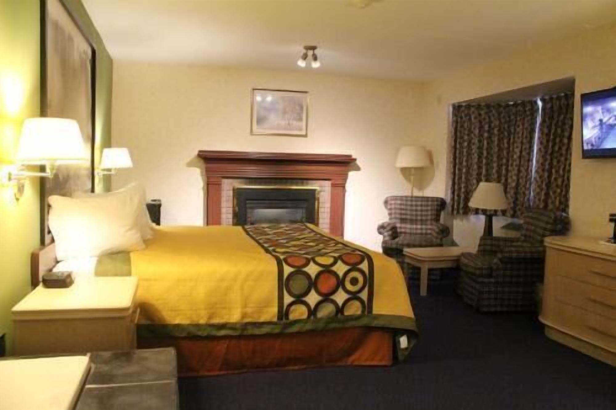 書桌、熨斗/熨衣板、免費搖籃/嬰兒床、折疊床/加床