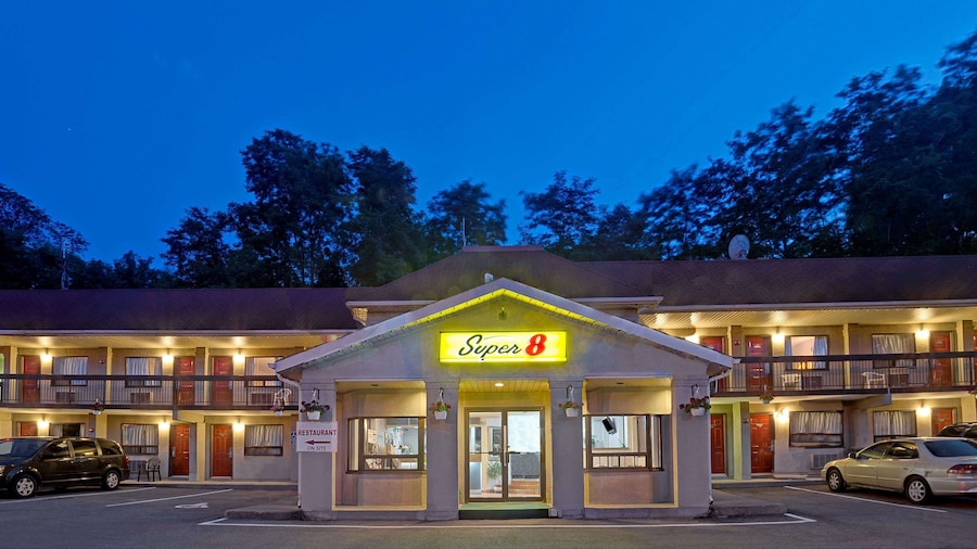 Super 8 by Wyndham Niagara Falls North