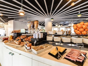 Desayuno buffet (EUR 11 por persona)
