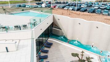 Sauna, bain à remous, hammam, soins corporels, soins d'hydrothérapie