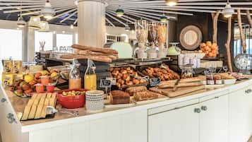 Free buffet breakfast