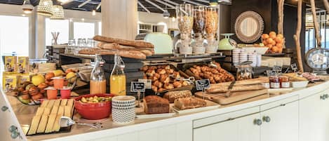 Free buffet breakfast