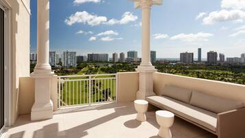 Presidential Room, 1 Bedroom, Golf View | 1 bedroom, premium bedding, pillow-top beds, minibar