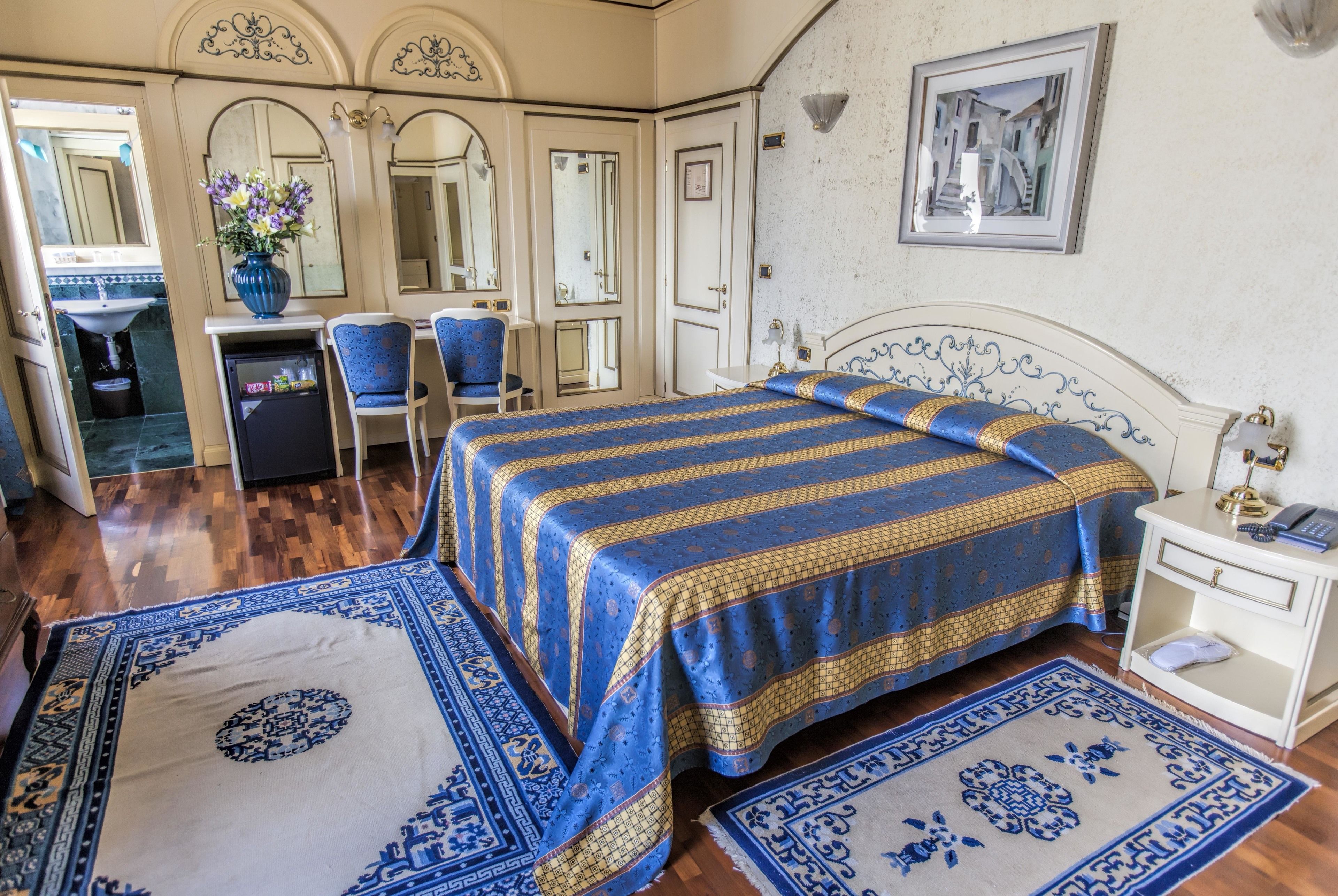 Literie hypoallergénique, minibar, coffres-forts dans les chambres