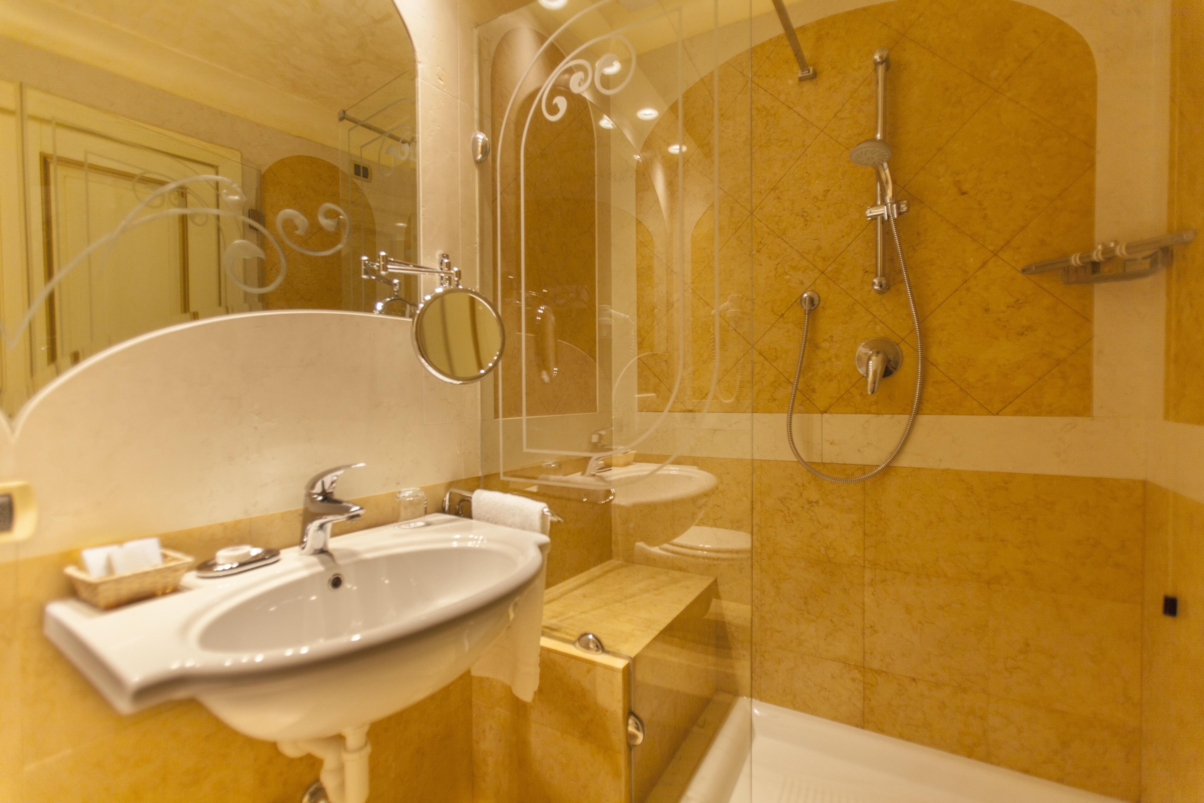 bathtub, free toiletries, hair dryer, slippers