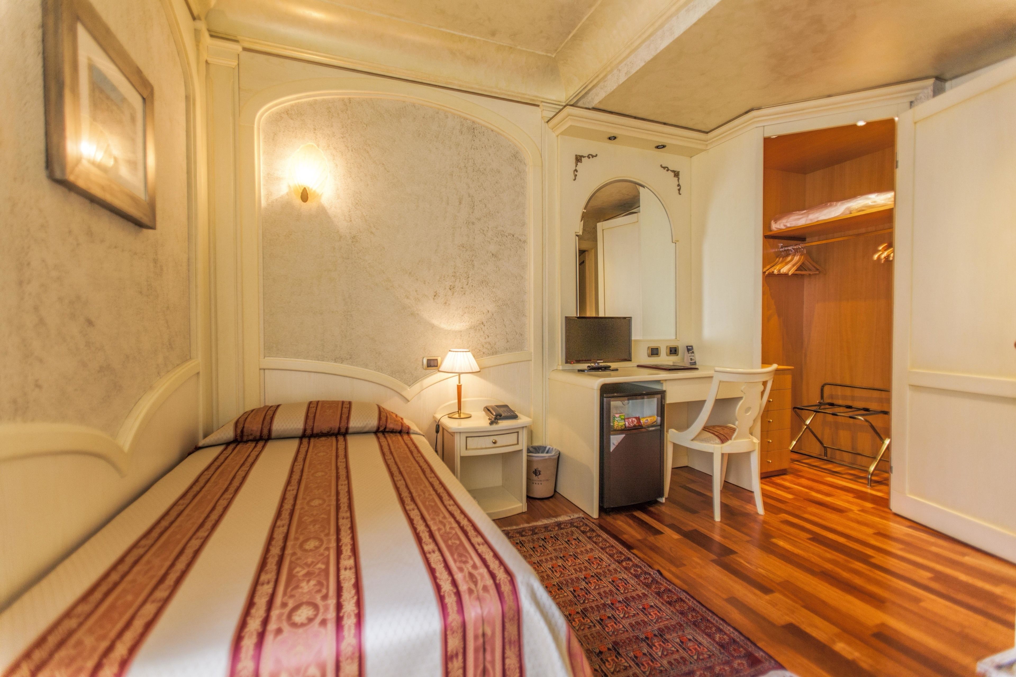 single room | 1 bedroom, hypo-allergenic bedding, minibar, in-room safe