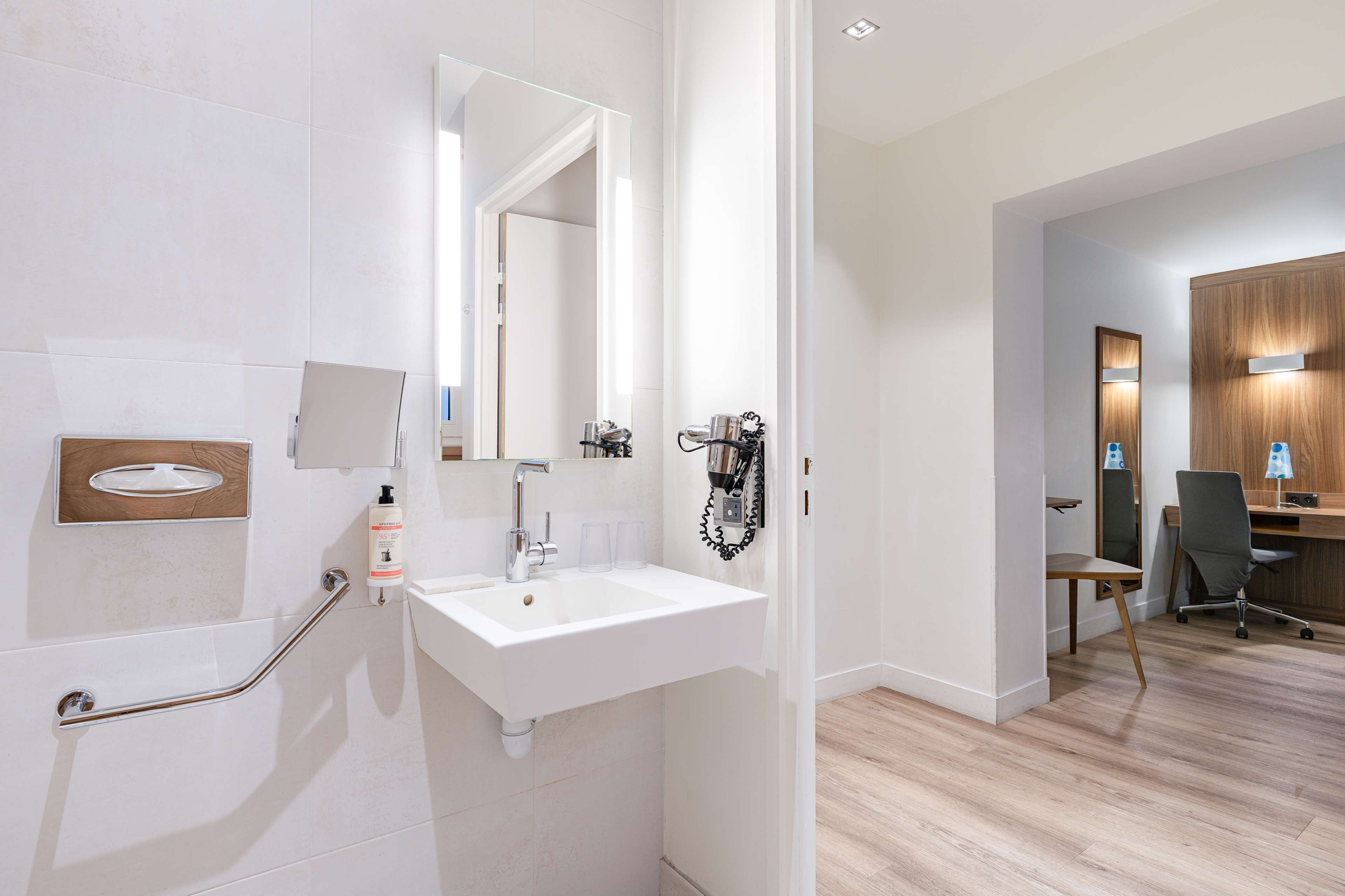 Photo - Best Western Plus 61 Paris Nation Hotel