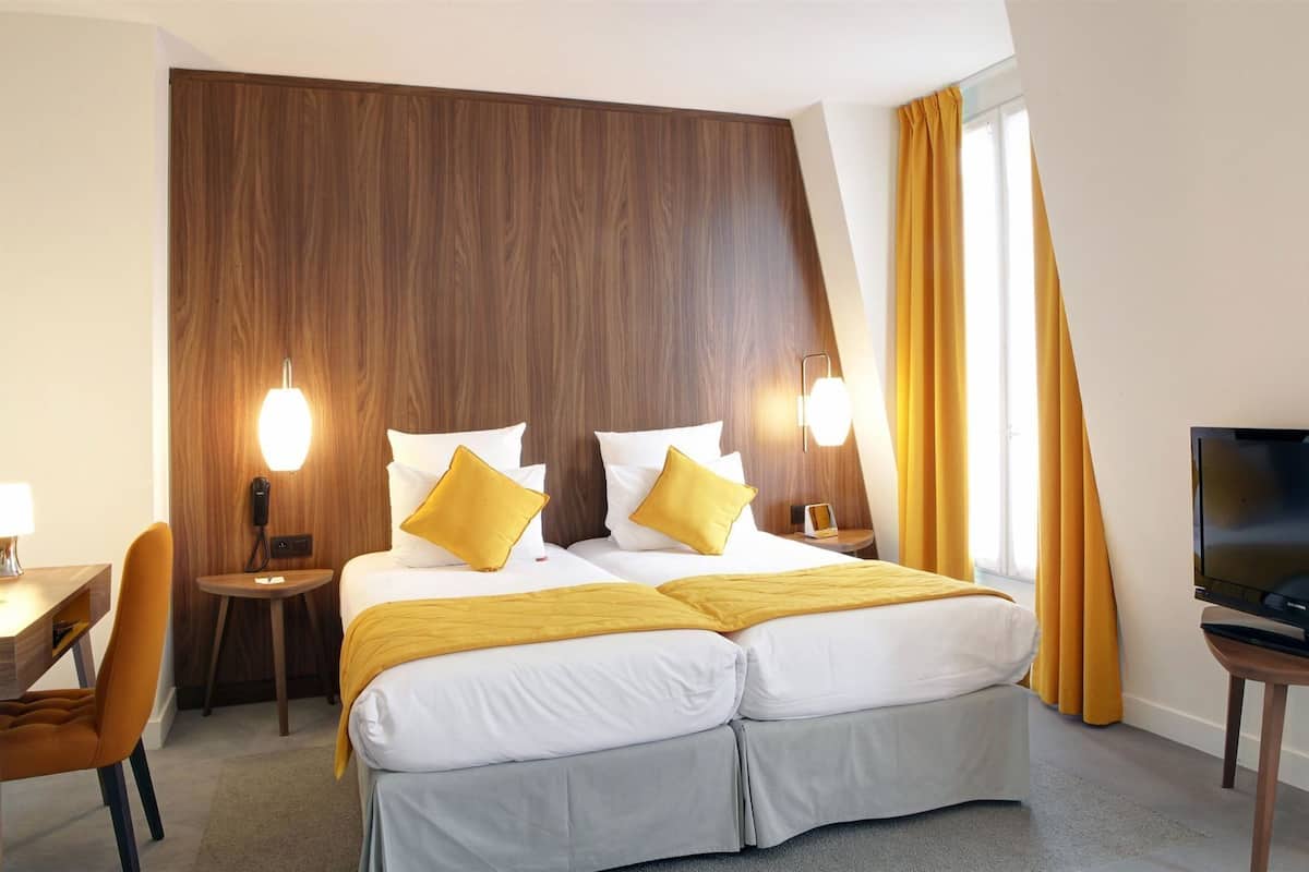 Hochwertige Bettwaren, Minibar, Zimmersafe, Schreibtisch