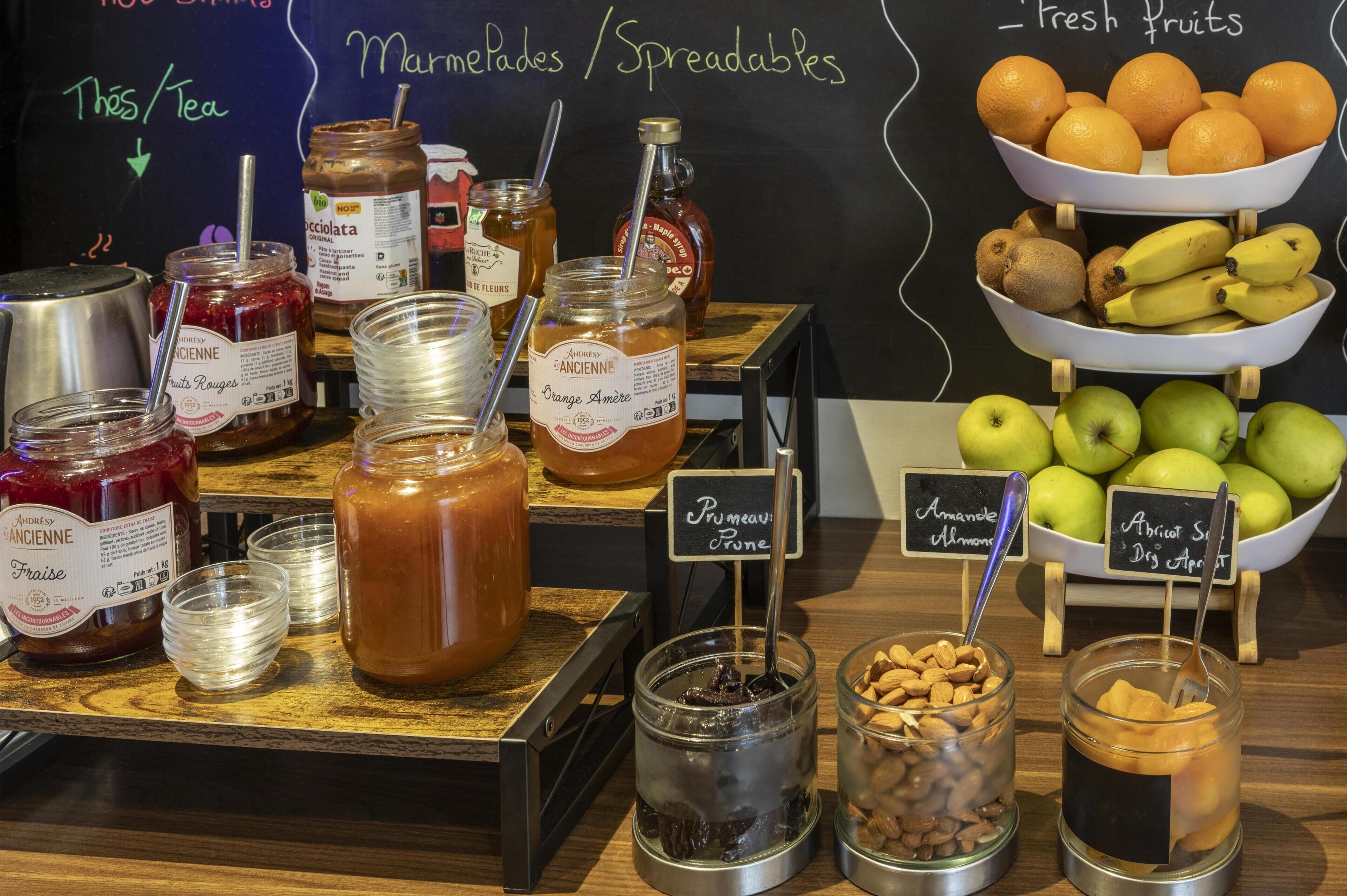 Petit déjeuner buffet servi tous les jours en supplément