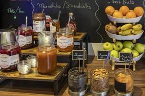 Daily buffet breakfast for a fee - Best Western Plus 61 Paris Nation Hotel (Paris)